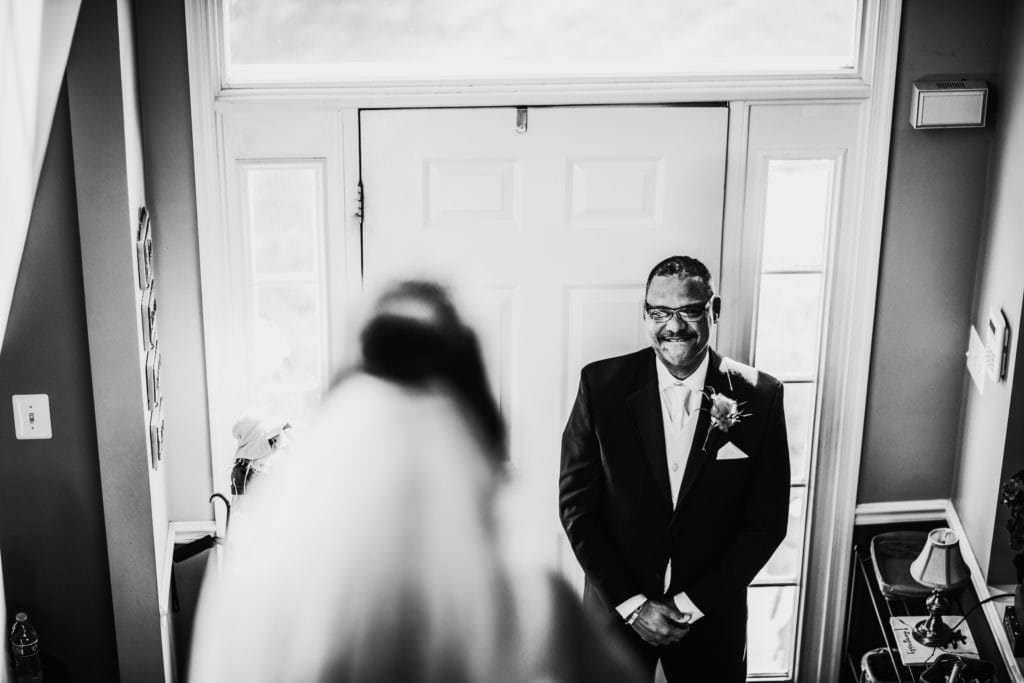 bride sees her dad for the first time