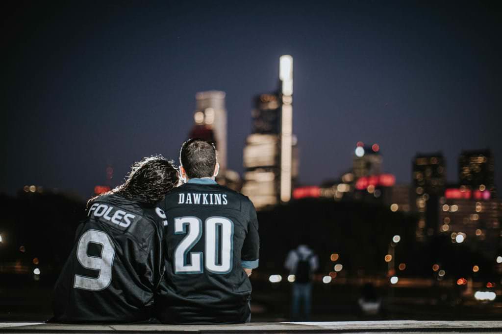 Philadelphia skyline engagement photos